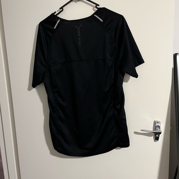 2XU Mens Sports shirt - Small - Picture 2 of 2